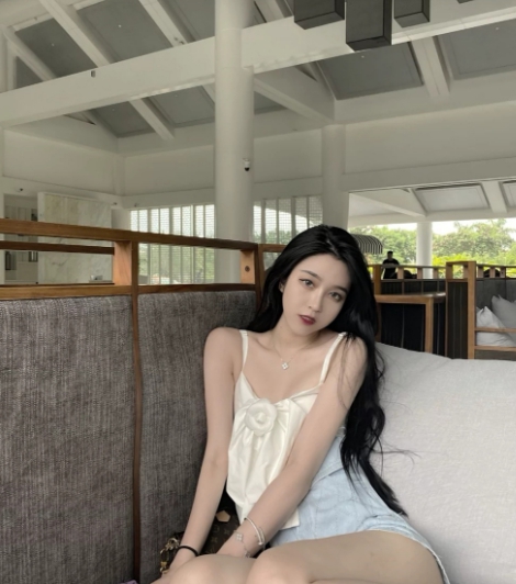 温州皮革厂小姨子下海经商被艹出白浆